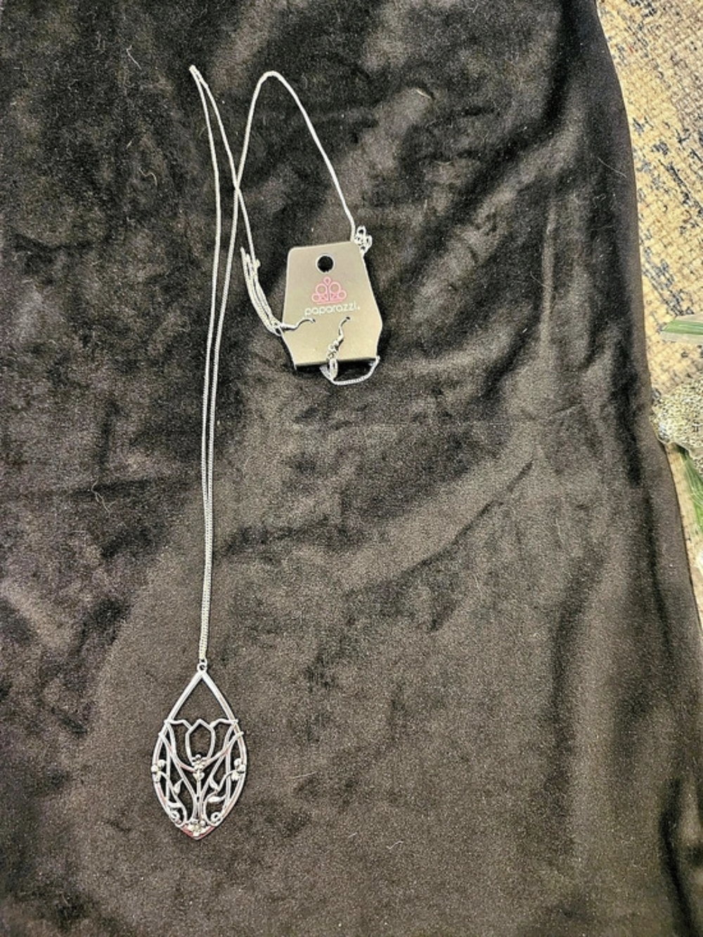 Paparazzi Silver-Tone Filigree Pendant Necklace